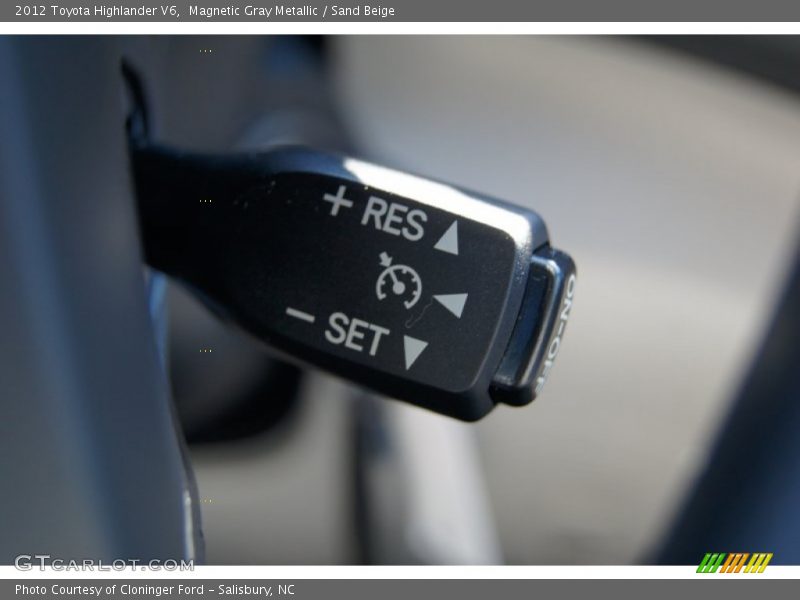 Magnetic Gray Metallic / Sand Beige 2012 Toyota Highlander V6