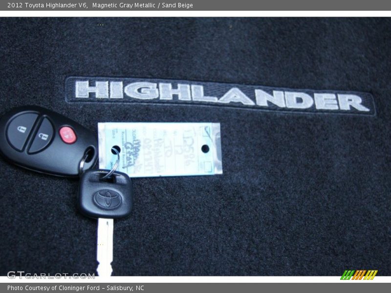 Magnetic Gray Metallic / Sand Beige 2012 Toyota Highlander V6