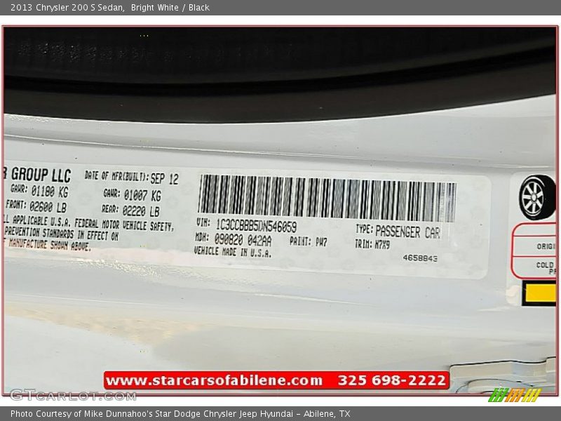 Bright White / Black 2013 Chrysler 200 S Sedan