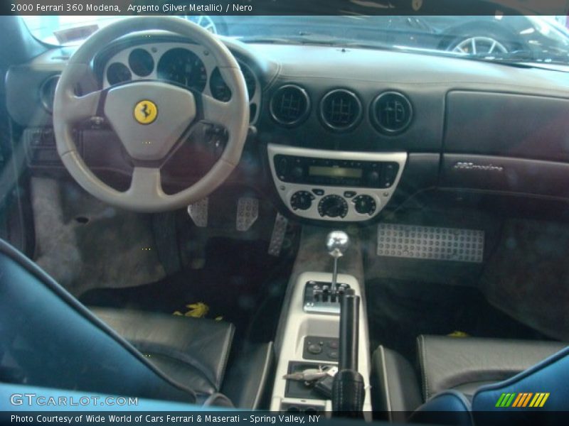 Dashboard of 2000 360 Modena