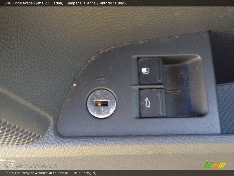 Campanella White / Anthracite Black 2006 Volkswagen Jetta 2.5 Sedan