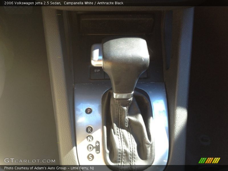 Campanella White / Anthracite Black 2006 Volkswagen Jetta 2.5 Sedan
