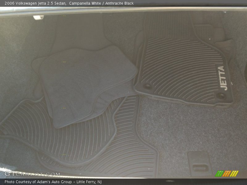 Campanella White / Anthracite Black 2006 Volkswagen Jetta 2.5 Sedan