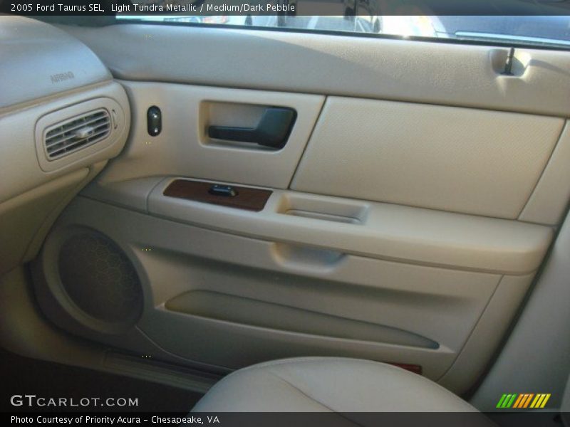 Light Tundra Metallic / Medium/Dark Pebble 2005 Ford Taurus SEL