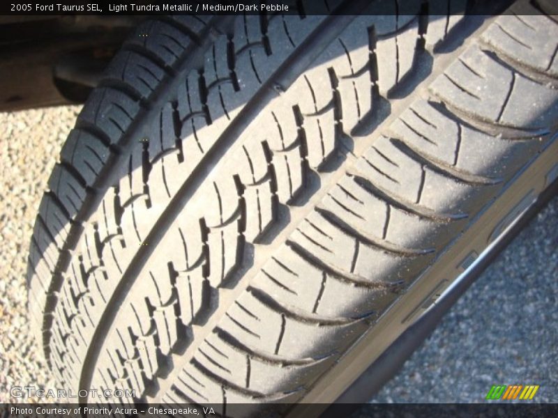 Light Tundra Metallic / Medium/Dark Pebble 2005 Ford Taurus SEL