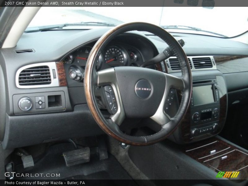  2007 Yukon Denali AWD Steering Wheel