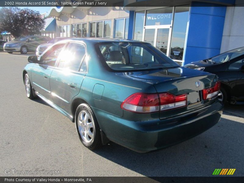 Noble Green Pearl / Ivory 2002 Honda Accord SE Sedan