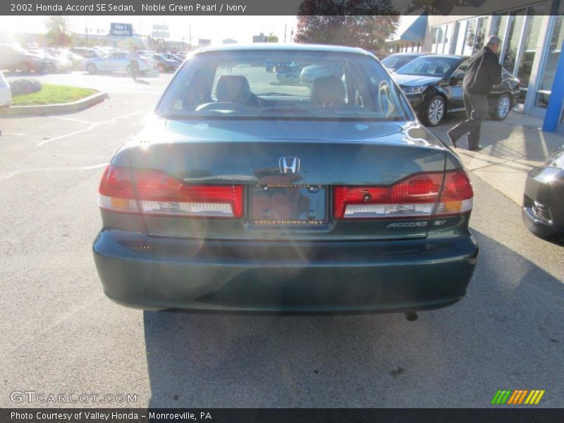 Noble Green Pearl / Ivory 2002 Honda Accord SE Sedan