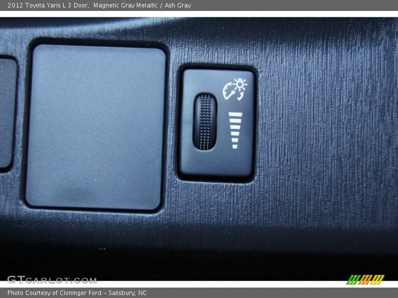 Magnetic Gray Metallic / Ash Gray 2012 Toyota Yaris L 3 Door