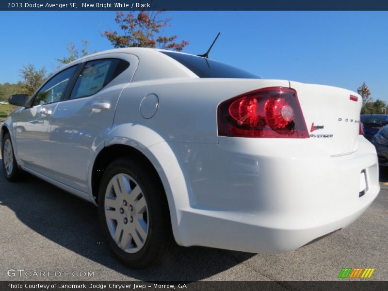 New Bright White / Black 2013 Dodge Avenger SE