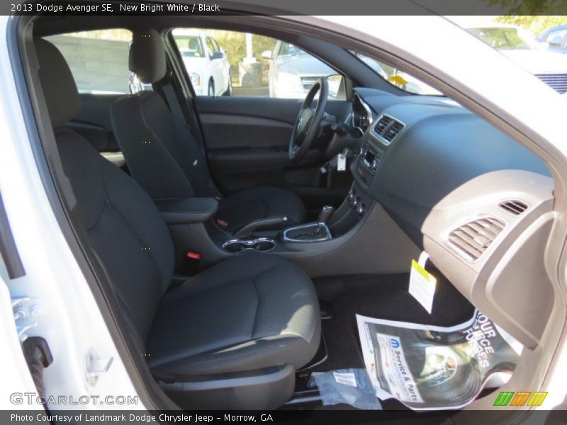 New Bright White / Black 2013 Dodge Avenger SE