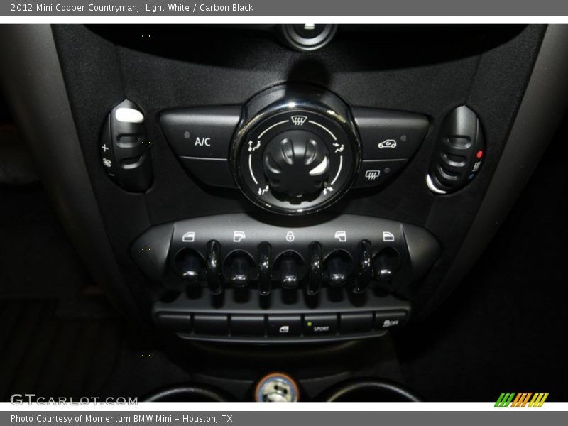 Light White / Carbon Black 2012 Mini Cooper Countryman