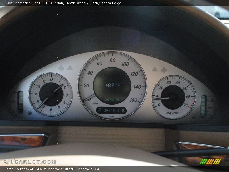 Arctic White / Black/Sahara Beige 2009 Mercedes-Benz E 350 Sedan