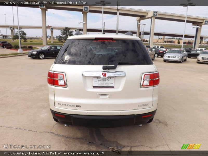 White Diamond Tricoat / Tan 2010 Saturn Outlook XE