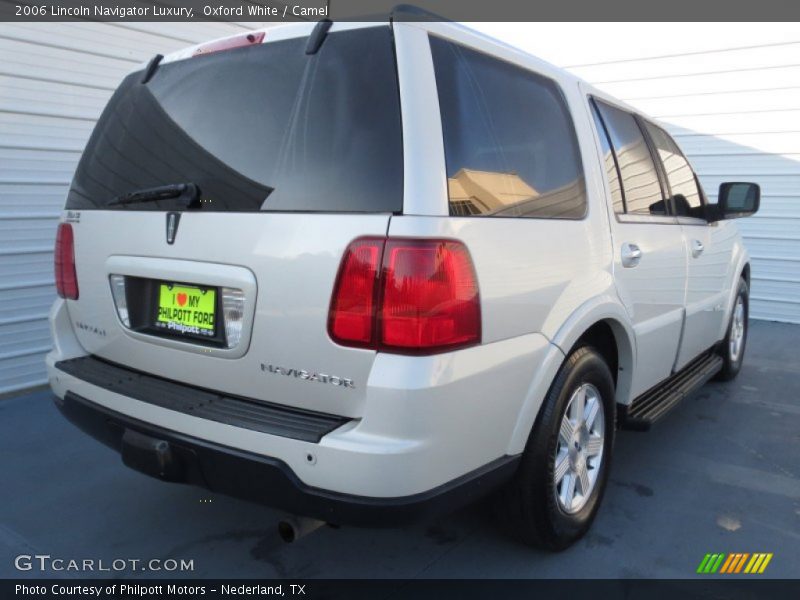 Oxford White / Camel 2006 Lincoln Navigator Luxury