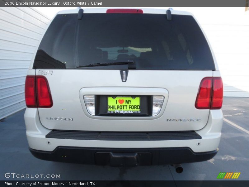 Oxford White / Camel 2006 Lincoln Navigator Luxury