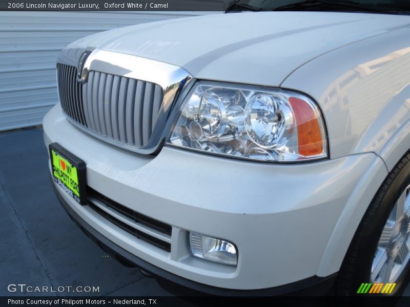 Oxford White / Camel 2006 Lincoln Navigator Luxury