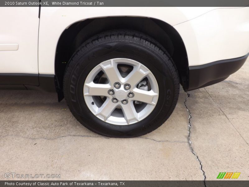 White Diamond Tricoat / Tan 2010 Saturn Outlook XE