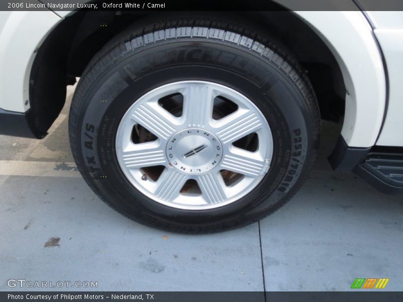 Oxford White / Camel 2006 Lincoln Navigator Luxury