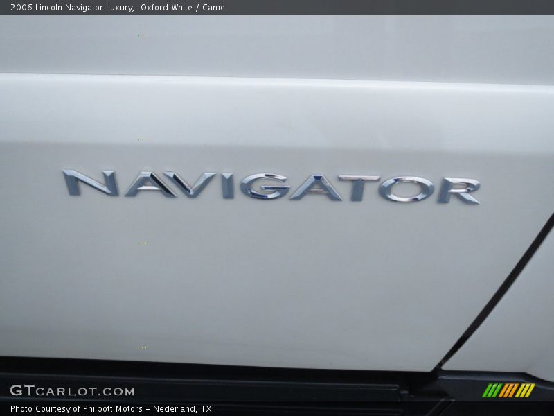 Oxford White / Camel 2006 Lincoln Navigator Luxury
