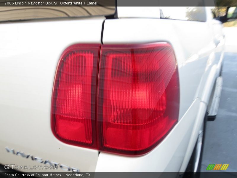 Oxford White / Camel 2006 Lincoln Navigator Luxury