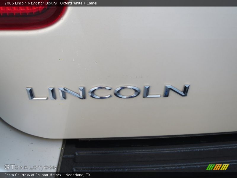 Oxford White / Camel 2006 Lincoln Navigator Luxury