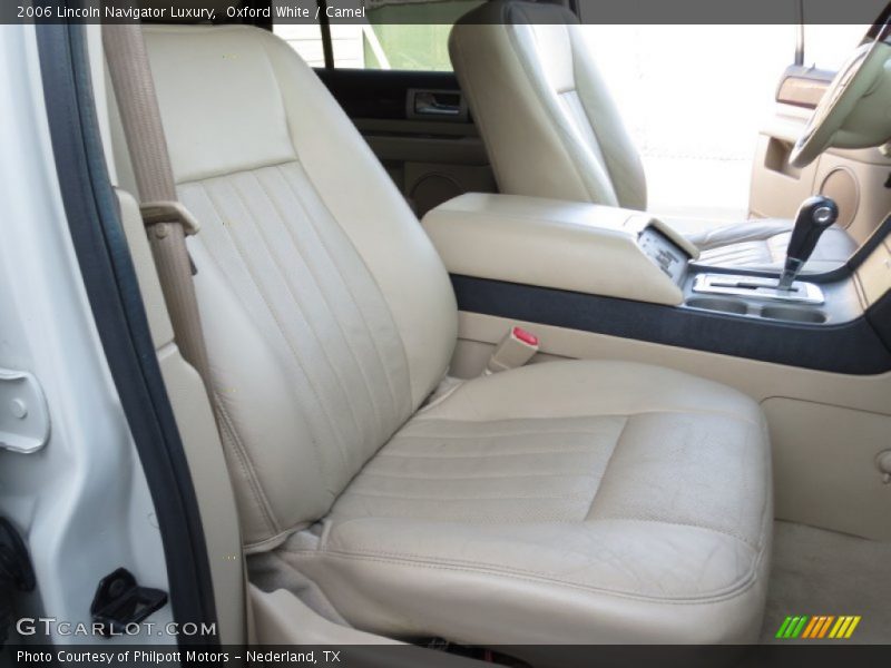 Oxford White / Camel 2006 Lincoln Navigator Luxury