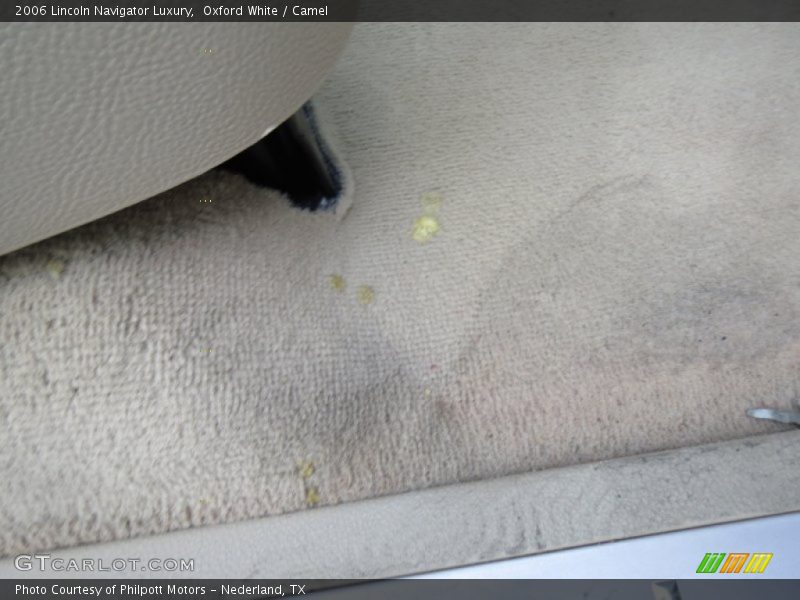 Oxford White / Camel 2006 Lincoln Navigator Luxury