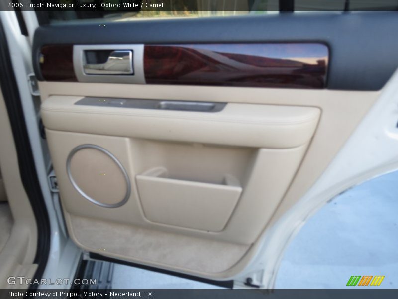 Oxford White / Camel 2006 Lincoln Navigator Luxury