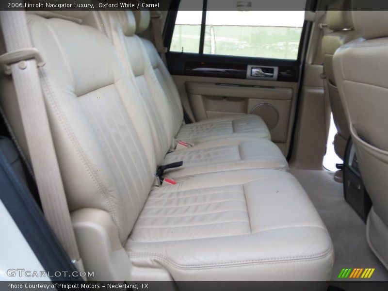 Oxford White / Camel 2006 Lincoln Navigator Luxury