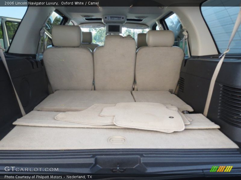 Oxford White / Camel 2006 Lincoln Navigator Luxury