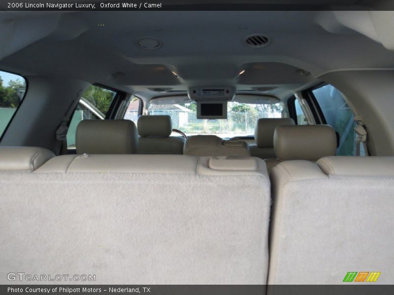 Oxford White / Camel 2006 Lincoln Navigator Luxury