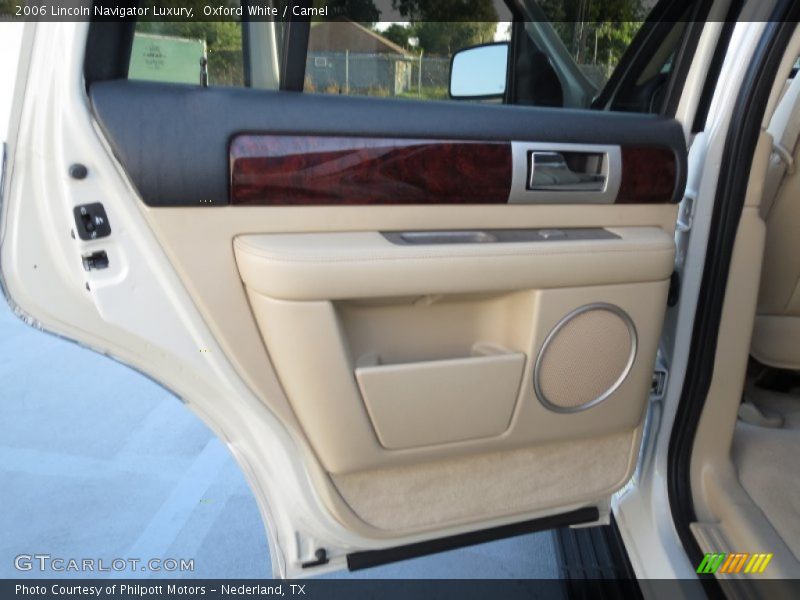 Oxford White / Camel 2006 Lincoln Navigator Luxury