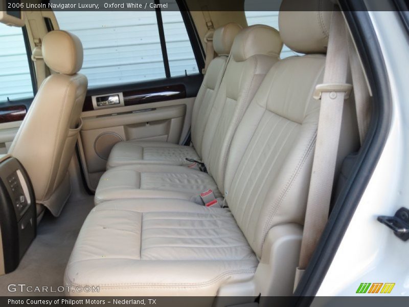 Oxford White / Camel 2006 Lincoln Navigator Luxury