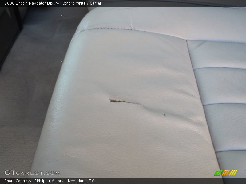 Oxford White / Camel 2006 Lincoln Navigator Luxury