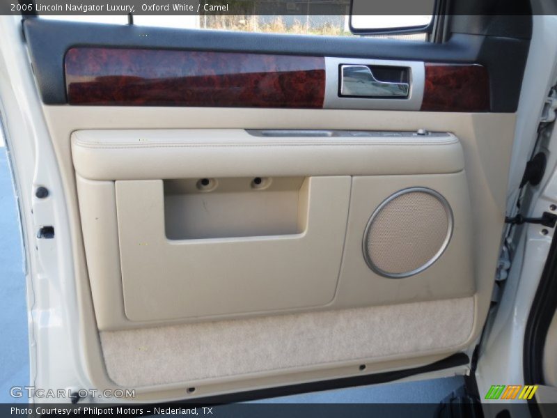Oxford White / Camel 2006 Lincoln Navigator Luxury