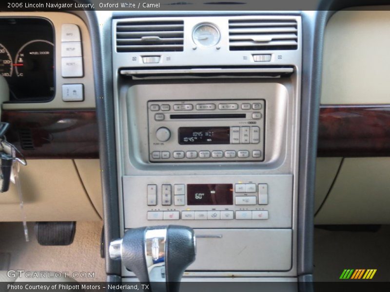 Oxford White / Camel 2006 Lincoln Navigator Luxury