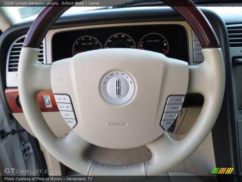 Oxford White / Camel 2006 Lincoln Navigator Luxury