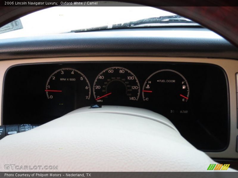 Oxford White / Camel 2006 Lincoln Navigator Luxury