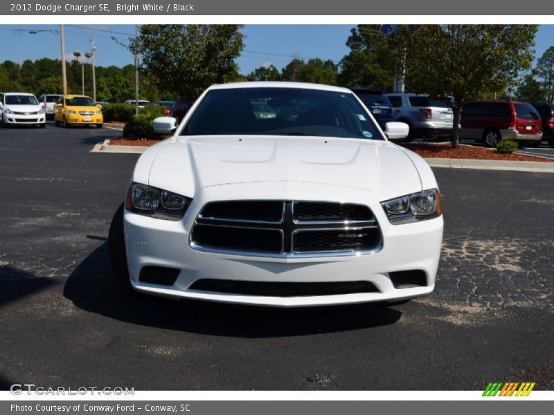 Bright White / Black 2012 Dodge Charger SE
