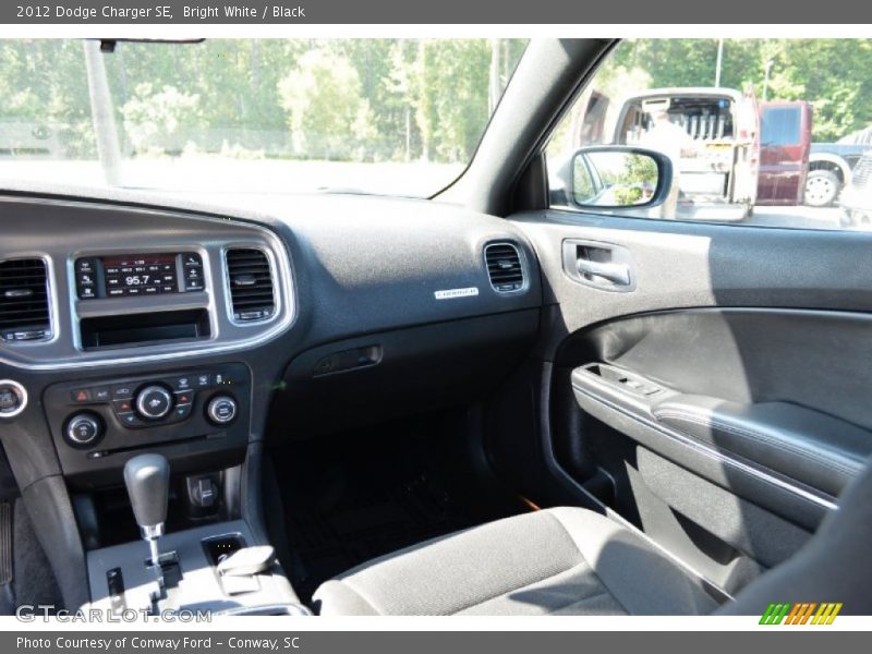 Bright White / Black 2012 Dodge Charger SE