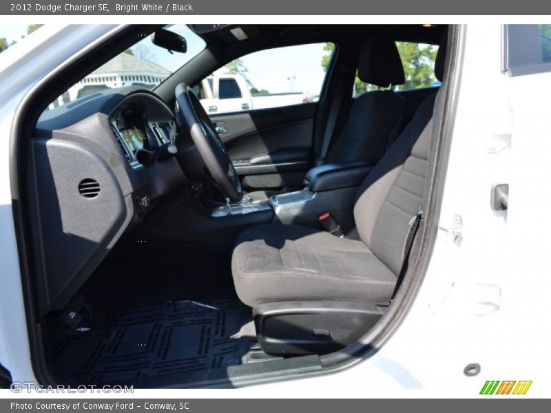 Bright White / Black 2012 Dodge Charger SE
