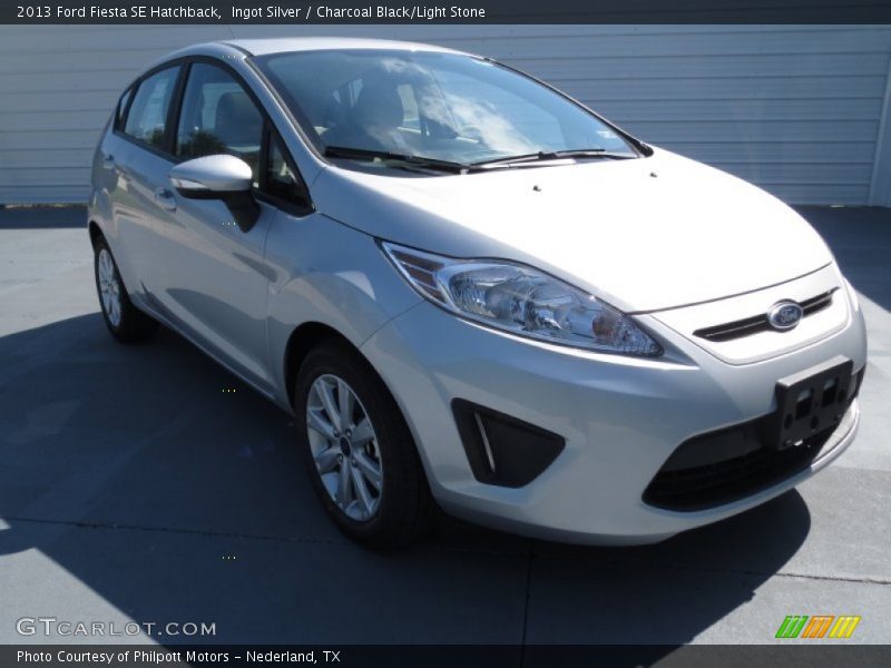 Ingot Silver / Charcoal Black/Light Stone 2013 Ford Fiesta SE Hatchback