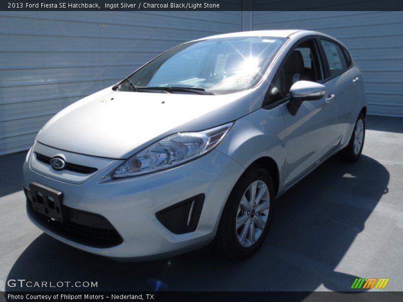 Ingot Silver / Charcoal Black/Light Stone 2013 Ford Fiesta SE Hatchback