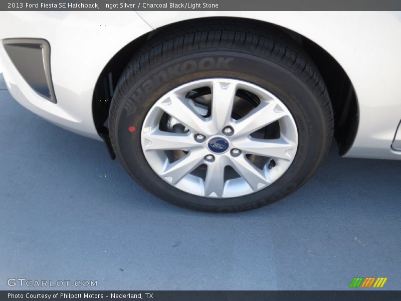 Ingot Silver / Charcoal Black/Light Stone 2013 Ford Fiesta SE Hatchback