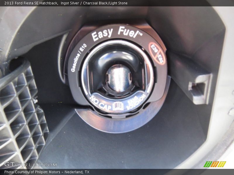 Ingot Silver / Charcoal Black/Light Stone 2013 Ford Fiesta SE Hatchback