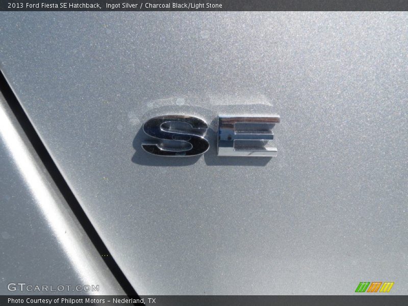 Ingot Silver / Charcoal Black/Light Stone 2013 Ford Fiesta SE Hatchback