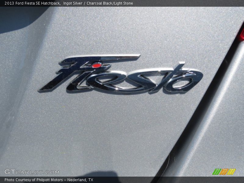 Ingot Silver / Charcoal Black/Light Stone 2013 Ford Fiesta SE Hatchback