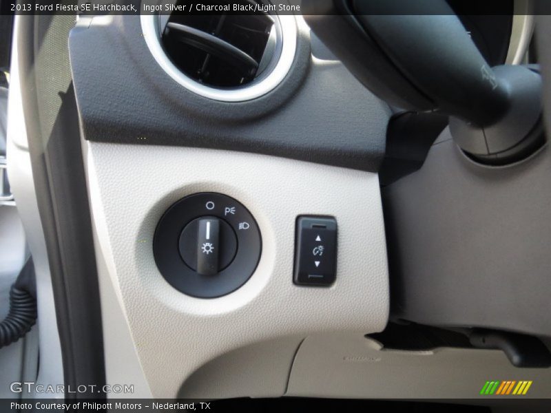 Ingot Silver / Charcoal Black/Light Stone 2013 Ford Fiesta SE Hatchback