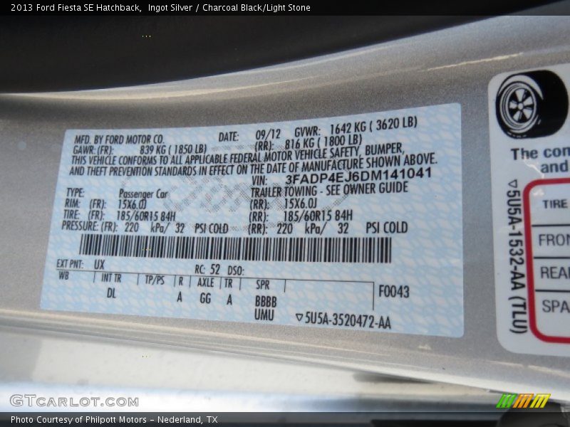Ingot Silver / Charcoal Black/Light Stone 2013 Ford Fiesta SE Hatchback